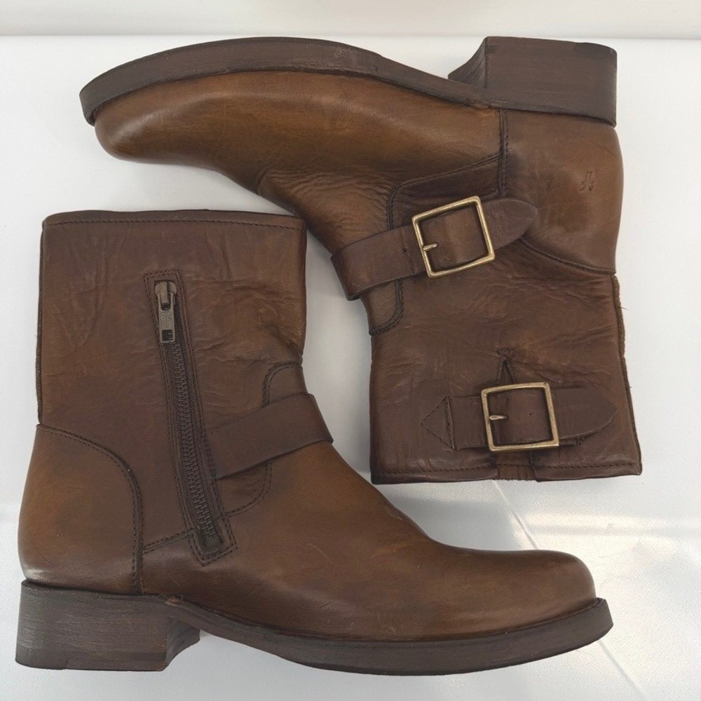Frye Vicky Engineer Dark Brown Leather Double Buckle Zip Short Boots 8.5B - Picture 1 of 8